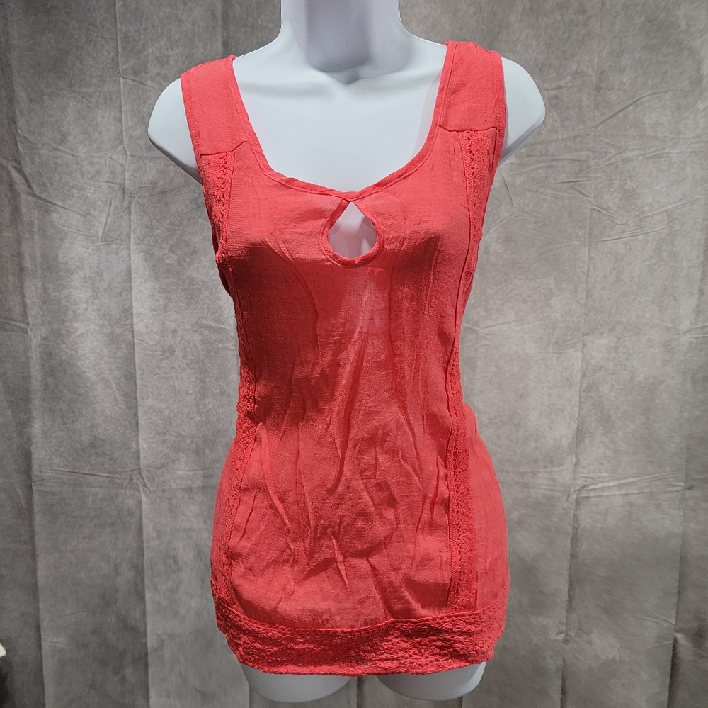 Coral Keyhole Tank